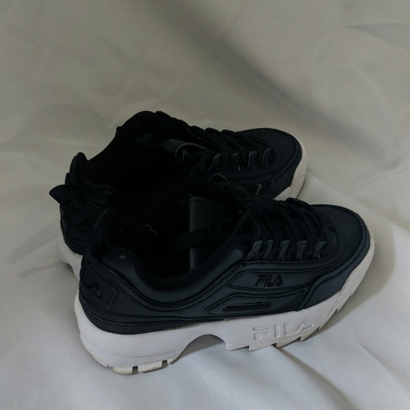 fila disruptor black size 6
